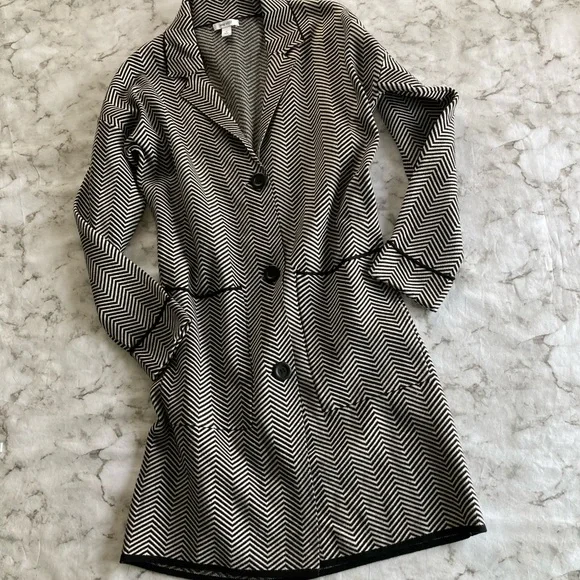 Black and white long sweater jacket - Picture 1 of 7